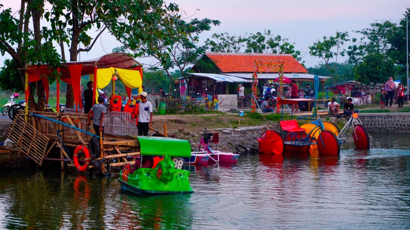 Ilustrasi Pariwisata Cirebon(Upperdeck) - Lesu, Wisatawan Menurun